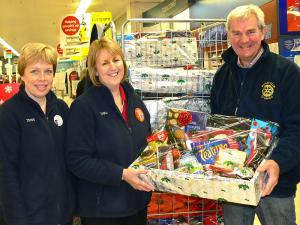Rotarian Ambrose collects parcels prepared by Tesco staff, Brigg.